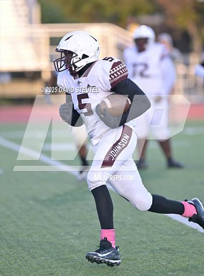 Thumbnail 1 in JV: Johnson @ Burbank photogallery.