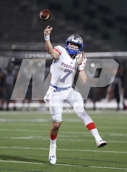 Thumbnail 3 in Westlake vs Weslaco East (UIL 6A Quarterfinal Playoff) photogallery.