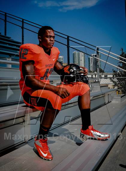 Thumbnail 3 in Washington (Preseason Top 25 Photo Shoot)  photogallery.