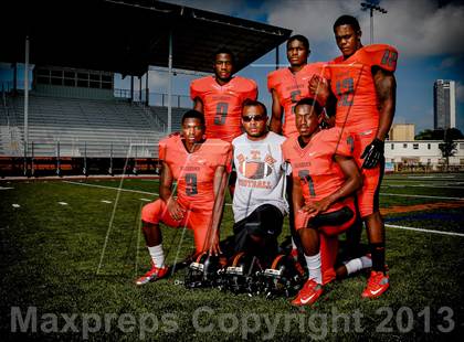 Thumbnail 2 in Washington (Preseason Top 25 Photo Shoot)  photogallery.