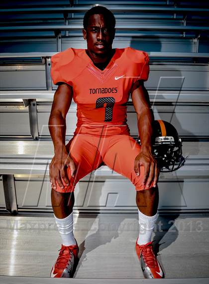 Thumbnail 2 in Washington (Preseason Top 25 Photo Shoot)  photogallery.