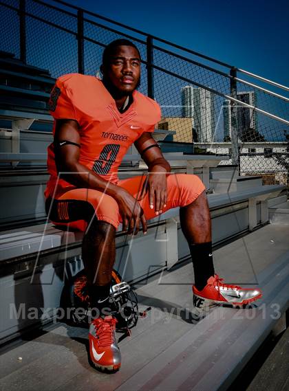 Thumbnail 3 in Washington (Preseason Top 25 Photo Shoot)  photogallery.