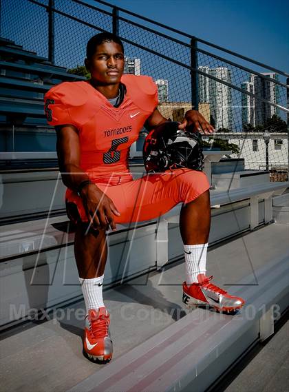 Thumbnail 1 in Washington (Preseason Top 25 Photo Shoot)  photogallery.