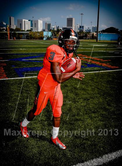 Thumbnail 2 in Washington (Preseason Top 25 Photo Shoot)  photogallery.