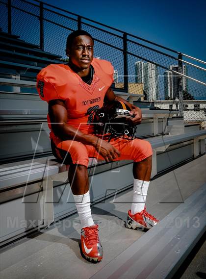 Thumbnail 2 in Washington (Preseason Top 25 Photo Shoot)  photogallery.