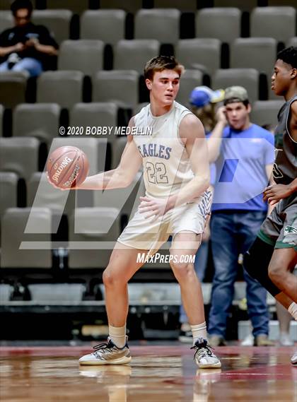 Thumbnail 2 in Bakersfield Christian vs. Hoover (CIF D3 Central Section Championship) photogallery.