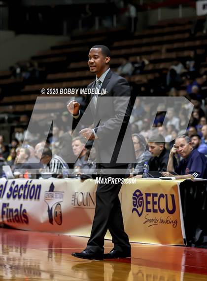 Thumbnail 1 in Bakersfield Christian vs. Hoover (CIF D3 Central Section Championship) photogallery.