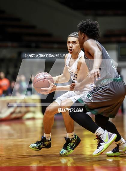 Thumbnail 2 in Bakersfield Christian vs. Hoover (CIF D3 Central Section Championship) photogallery.