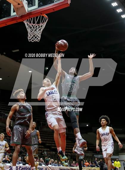 Thumbnail 2 in Bakersfield Christian vs. Hoover (CIF D3 Central Section Championship) photogallery.