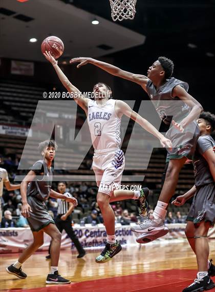 Thumbnail 1 in Bakersfield Christian vs. Hoover (CIF D3 Central Section Championship) photogallery.
