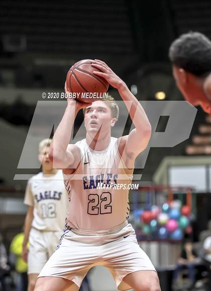 Thumbnail 1 in Bakersfield Christian vs. Hoover (CIF D3 Central Section Championship) photogallery.