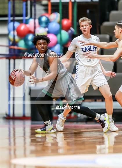 Thumbnail 2 in Bakersfield Christian vs. Hoover (CIF D3 Central Section Championship) photogallery.