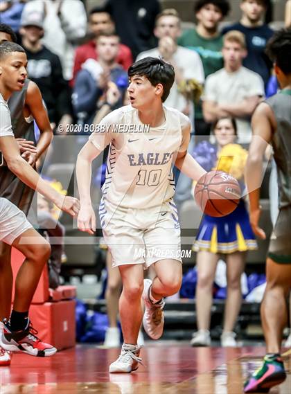 Thumbnail 1 in Bakersfield Christian vs. Hoover (CIF D3 Central Section Championship) photogallery.