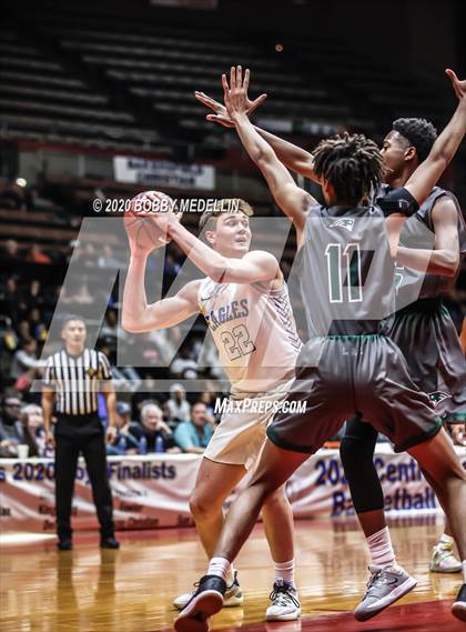Thumbnail 2 in Bakersfield Christian vs. Hoover (CIF D3 Central Section Championship) photogallery.