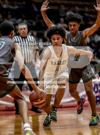 Thumbnail 3 in Bakersfield Christian vs. Hoover (CIF D3 Central Section Championship) photogallery.