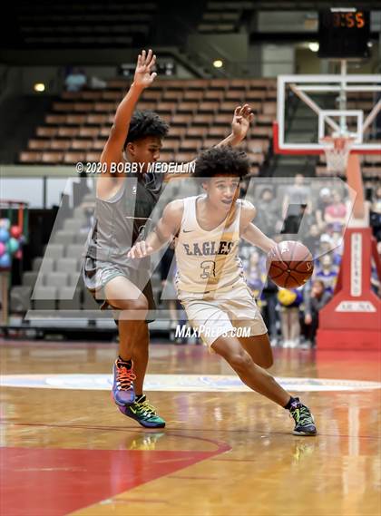 Thumbnail 2 in Bakersfield Christian vs. Hoover (CIF D3 Central Section Championship) photogallery.