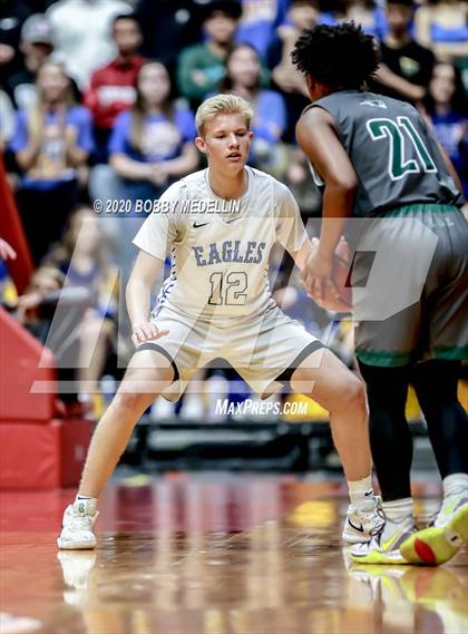 Thumbnail 2 in Bakersfield Christian vs. Hoover (CIF D3 Central Section Championship) photogallery.