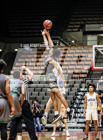Thumbnail 1 in Bakersfield Christian vs. Hoover (CIF D3 Central Section Championship) photogallery.