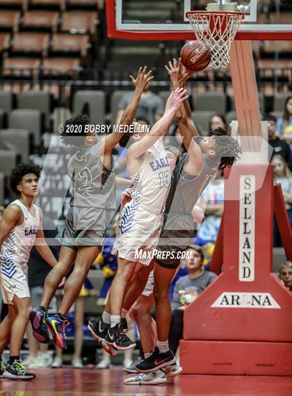 Thumbnail 3 in Bakersfield Christian vs. Hoover (CIF D3 Central Section Championship) photogallery.