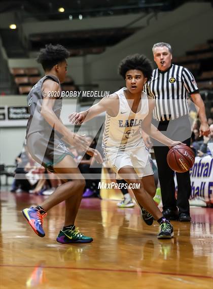 Thumbnail 1 in Bakersfield Christian vs. Hoover (CIF D3 Central Section Championship) photogallery.