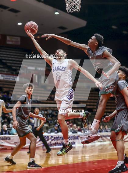 Thumbnail 3 in Bakersfield Christian vs. Hoover (CIF D3 Central Section Championship) photogallery.