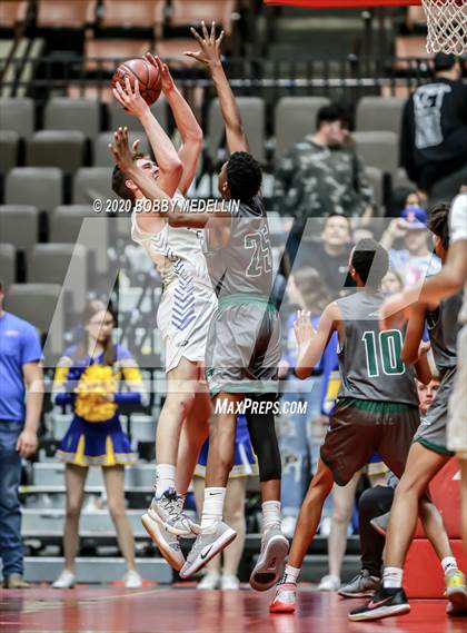 Thumbnail 3 in Bakersfield Christian vs. Hoover (CIF D3 Central Section Championship) photogallery.