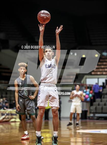 Thumbnail 2 in Bakersfield Christian vs. Hoover (CIF D3 Central Section Championship) photogallery.