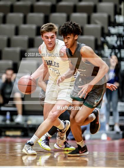 Thumbnail 2 in Bakersfield Christian vs. Hoover (CIF D3 Central Section Championship) photogallery.
