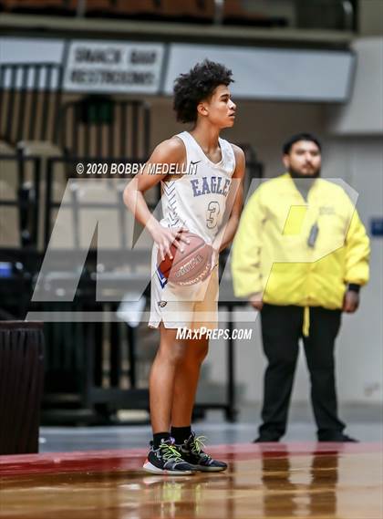 Thumbnail 1 in Bakersfield Christian vs. Hoover (CIF D3 Central Section Championship) photogallery.