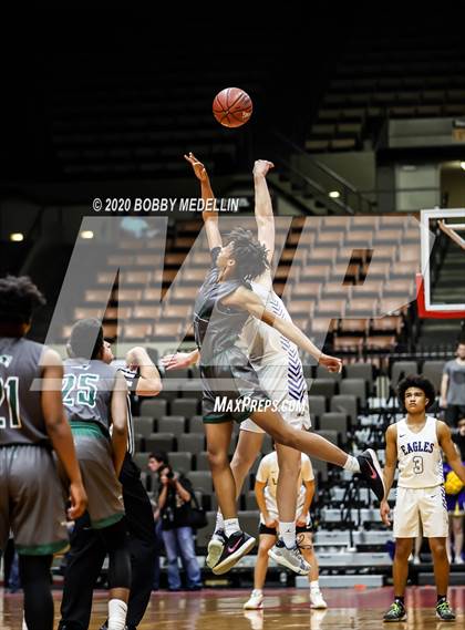 Thumbnail 2 in Bakersfield Christian vs. Hoover (CIF D3 Central Section Championship) photogallery.