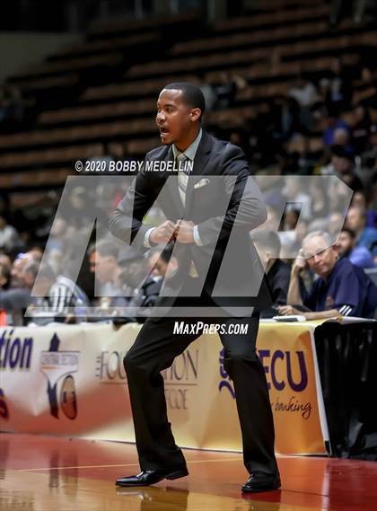 Thumbnail 2 in Bakersfield Christian vs. Hoover (CIF D3 Central Section Championship) photogallery.