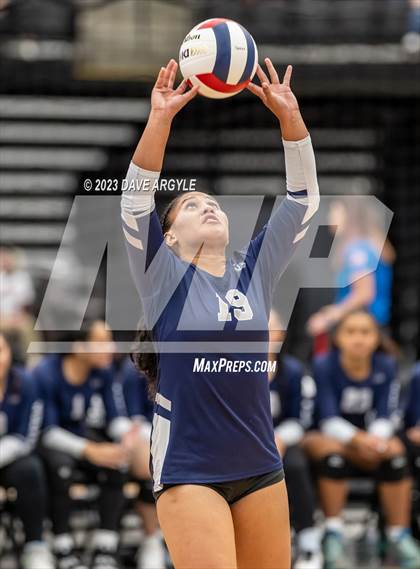 Thumbnail 1 in Hunter vs. Alta (UHSAA 5A 2nd Round) photogallery.