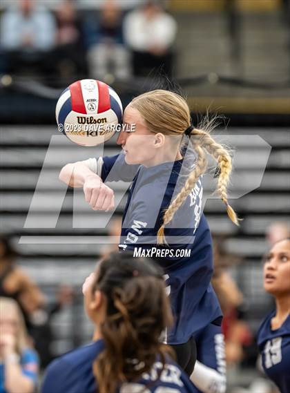 Thumbnail 2 in Hunter vs. Alta (UHSAA 5A 2nd Round) photogallery.