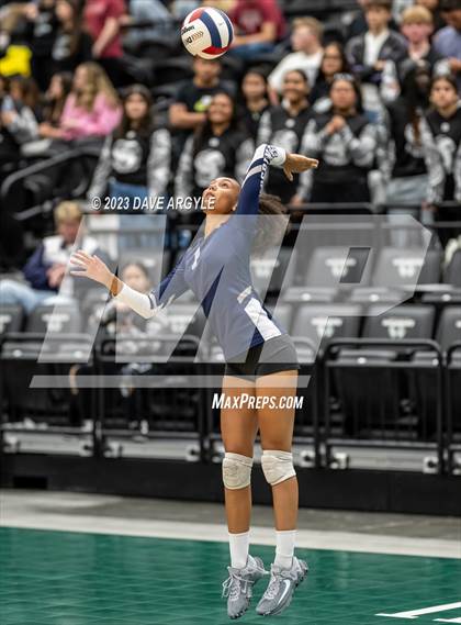 Thumbnail 2 in Hunter vs. Alta (UHSAA 5A 2nd Round) photogallery.