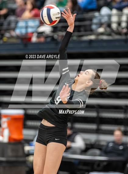 Thumbnail 2 in Hunter vs. Alta (UHSAA 5A 2nd Round) photogallery.