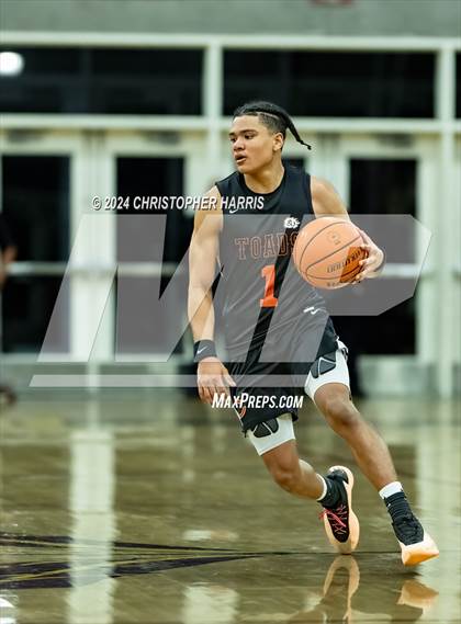 Thumbnail 3 in Coalinga vs Firebaugh (CIF Division 5 Round 1) photogallery.