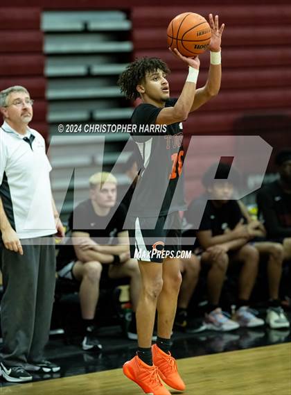 Thumbnail 2 in Coalinga vs Firebaugh (CIF Division 5 Round 1) photogallery.