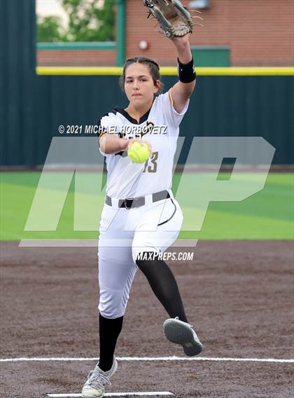 Thumbnail 2 in Rock Hill @ Memorial (UIL 5A Regional Quarterfinal Playoff) photogallery.