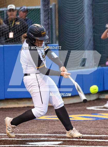 Thumbnail 3 in Rock Hill @ Memorial (UIL 5A Regional Quarterfinal Playoff) photogallery.