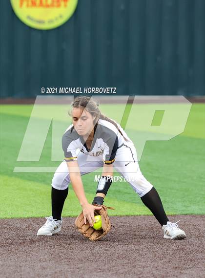 Thumbnail 3 in Rock Hill @ Memorial (UIL 5A Regional Quarterfinal Playoff) photogallery.