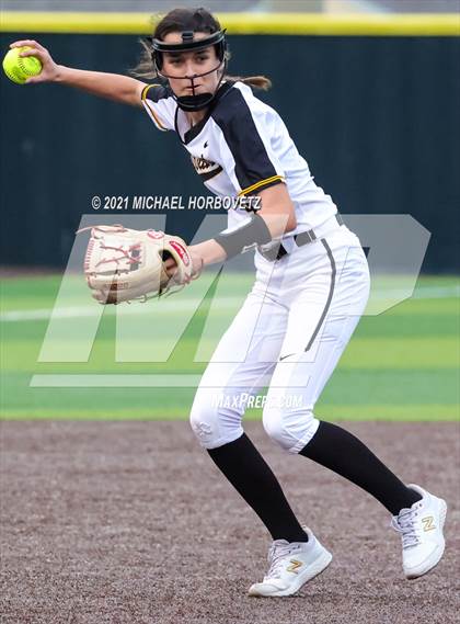 Thumbnail 3 in Rock Hill @ Memorial (UIL 5A Regional Quarterfinal Playoff) photogallery.