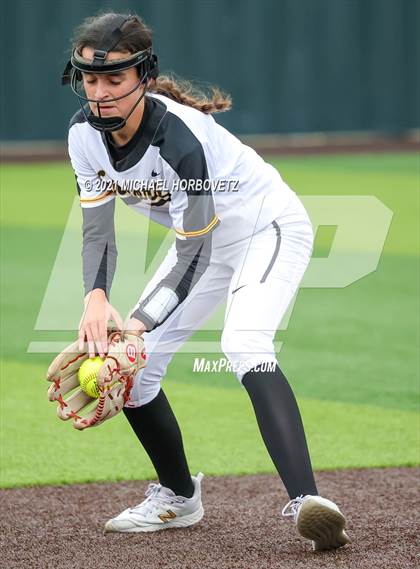 Thumbnail 2 in Rock Hill @ Memorial (UIL 5A Regional Quarterfinal Playoff) photogallery.