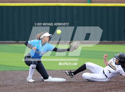 Thumbnail 2 in Rock Hill @ Memorial (UIL 5A Regional Quarterfinal Playoff) photogallery.