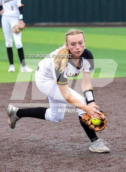 Thumbnail 1 in Rock Hill @ Memorial (UIL 5A Regional Quarterfinal Playoff) photogallery.