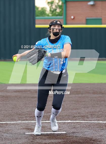 Thumbnail 3 in Rock Hill @ Memorial (UIL 5A Regional Quarterfinal Playoff) photogallery.