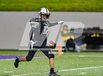 Thumbnail 2 in Malakoff vs. Cameron Yoe (UIL 3A Quarterfinal) photogallery.