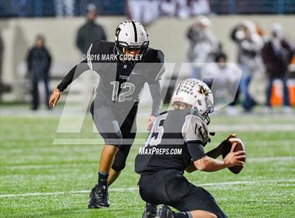 Thumbnail 1 in Malakoff vs. Cameron Yoe (UIL 3A Quarterfinal) photogallery.