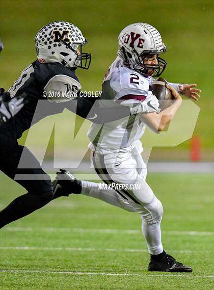 Thumbnail 2 in Malakoff vs. Cameron Yoe (UIL 3A Quarterfinal) photogallery.