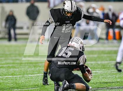Thumbnail 3 in Malakoff vs. Cameron Yoe (UIL 3A Quarterfinal) photogallery.