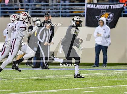 Thumbnail 2 in Malakoff vs. Cameron Yoe (UIL 3A Quarterfinal) photogallery.